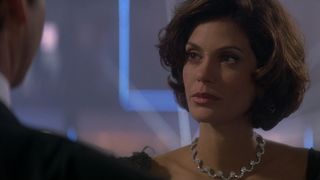 38. Завтра не умрет никогда (1997)