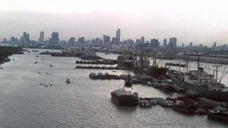 69. Завтра не умрет никогда (1997)