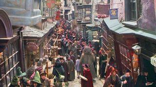 90. Гарри Поттер и философский камень (2001)