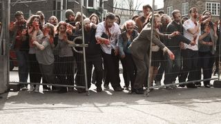 2. Кокни против зомби (2012)