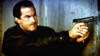 14. Над законом (1988)