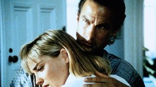 16. Над законом (1988)