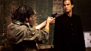 24. Над законом (1988)