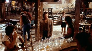 43. Дом у дороги (1989)