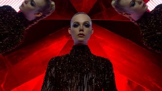 15. Неоновый демон (2016)