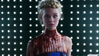 22. Неоновый демон (2016)