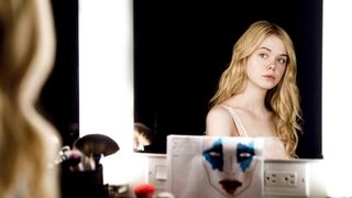 25. Неоновый демон (2016)