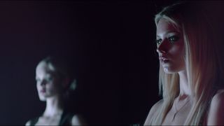 53. Неоновый демон (2016)