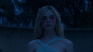 64. Неоновый демон (2016)