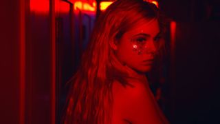 83. Неоновый демон (2016)