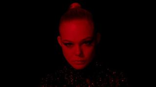 99. Неоновый демон (2016)