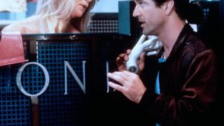 23. Птичка на проводе (1990)