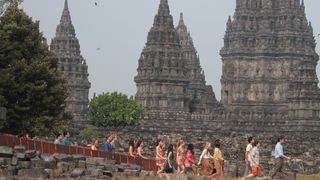 6. Философы: Урок выживания (2013)