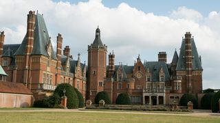 55. Скрюченный домишко (2017)