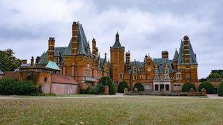 56. Скрюченный домишко (2017)