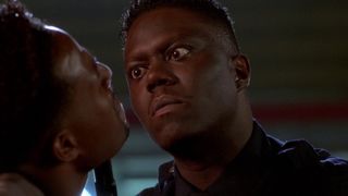 18. Не грози южному централу, попивая сок у себя в квартале (1996)