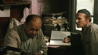 32. Жизнь и необычайные приключения солдата Ивана Чонкина (1993)