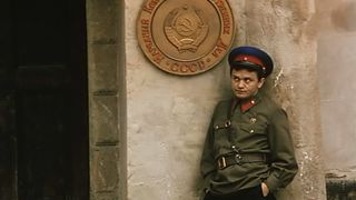 33. Жизнь и необычайные приключения солдата Ивана Чонкина (1993)