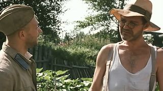 35. Жизнь и необычайные приключения солдата Ивана Чонкина (1993)