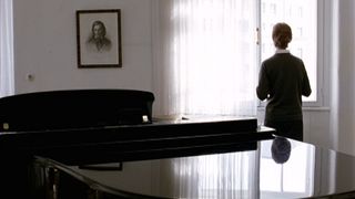 45. Пианистка (2001)