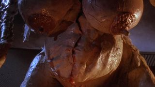 47. Живая мертвечина (1992)