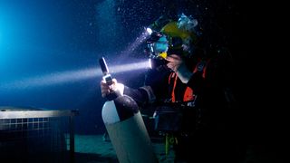 82. Опасное погружение (2015)