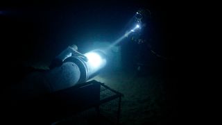 90. Опасное погружение (2015)