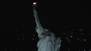 8. Монстро (2008)