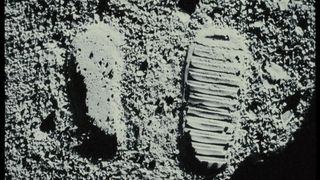 7. Аполлон 18 (2011)