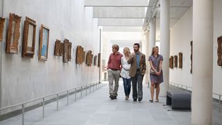 37. Полночь в Париже (2011)