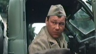 8. Фронт в отчем доме (1984)