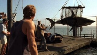 56. Глубокое синее море (1999)