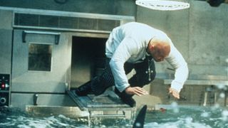 60. Глубокое синее море (1999)