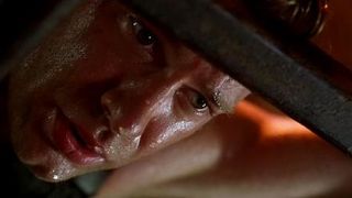 63. Глубокое синее море (1999)