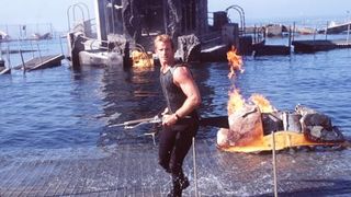 64. Глубокое синее море (1999)