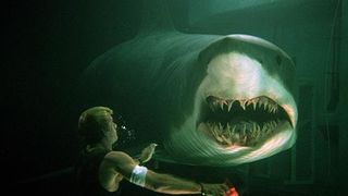 66. Глубокое синее море (1999)