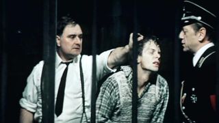 37. У опасной черты (1983)