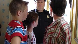 2. Девушка по соседству (2007)
