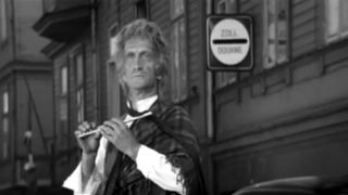 28. Солдат и слон (1977)