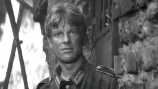 30. Солдат и слон (1977)