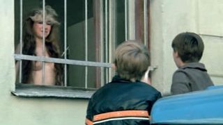 33. Интердевочка (1989)