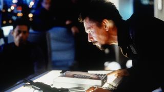 24. Самолет президента (1997)