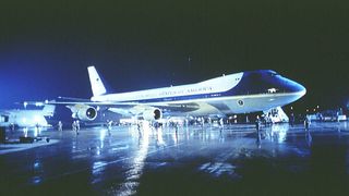 33. Самолет президента (1997)