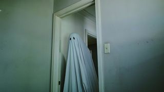 8. История призрака (2017)