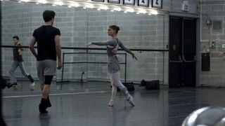 63. Чёрный лебедь (2010)