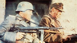 33. Железный крест (1977)