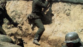 35. Железный крест (1977)