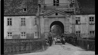 43. Тропы славы (1957)