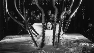 19. Призрак дома на холме (1999)