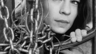 79. Призрак дома на холме (1999)